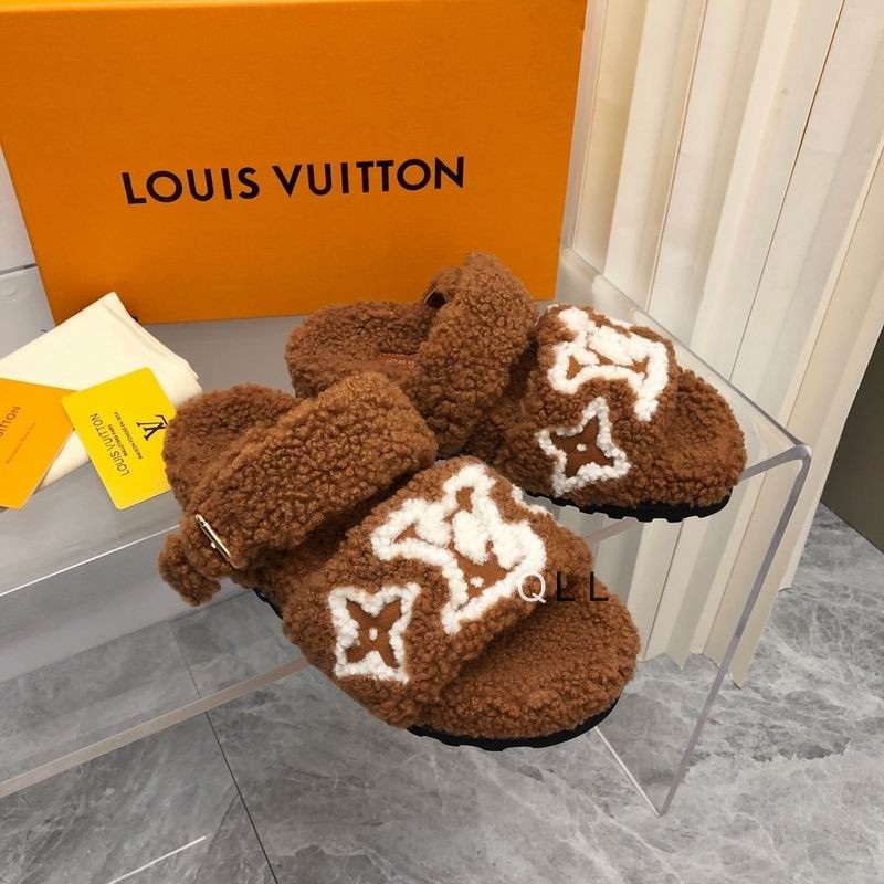 LV Women's Slippers 156